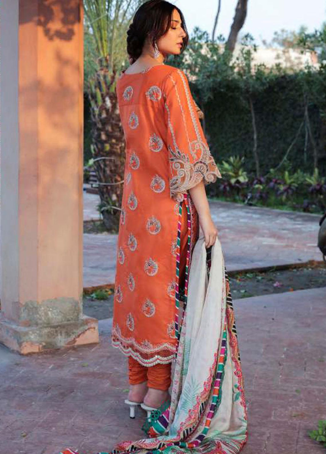 Motifz Embroidered Lawn Suit Unstitched 3 Piece MT22PL 3215 SUMMER BLOOM - Premium Collection