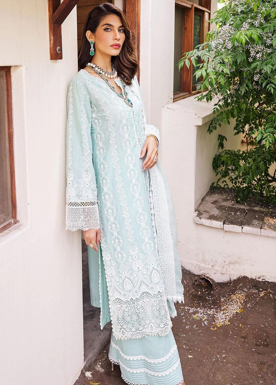 Motifz Embroidered Lawn Suits Unstitched 3 Piece MT23-P2 3976 MAHROSH - Premium Collection