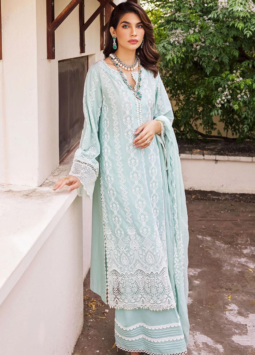 Motifz Embroidered Lawn Suits Unstitched 3 Piece MT23-P2 3976 MAHROSH - Premium Collection