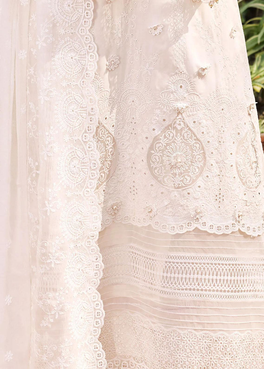 Motifz Embroidered Lawn Suits Unstitched 3 Piece MT23-P2 3977 ZOHRA - Premium Collection