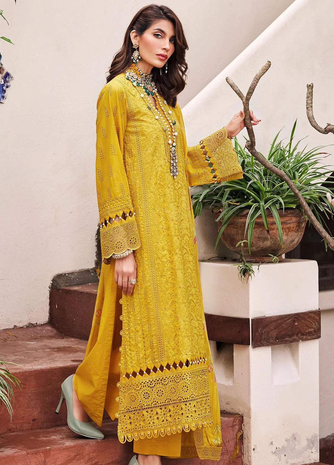 Motifz Embroidered Lawn Suits Unstitched 3 Piece MT23-P2 3980 LARA - Premium Collection
