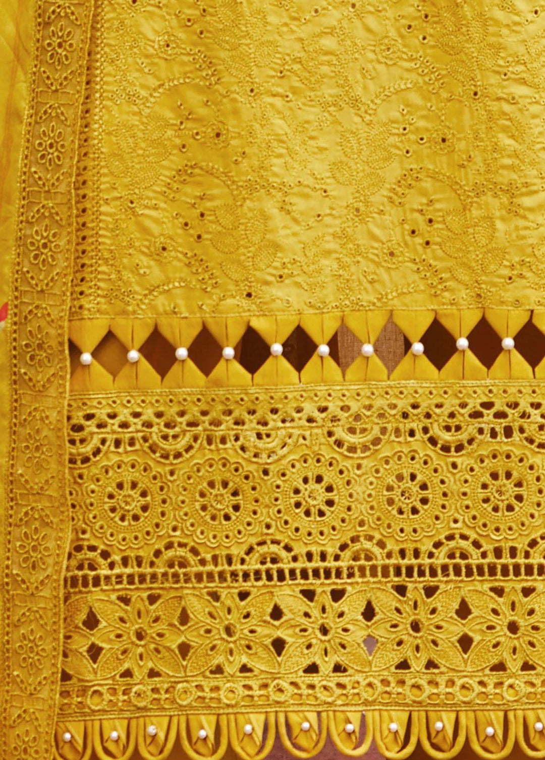 Motifz Embroidered Lawn Suits Unstitched 3 Piece MT23-P2 3980 LARA - Premium Collection