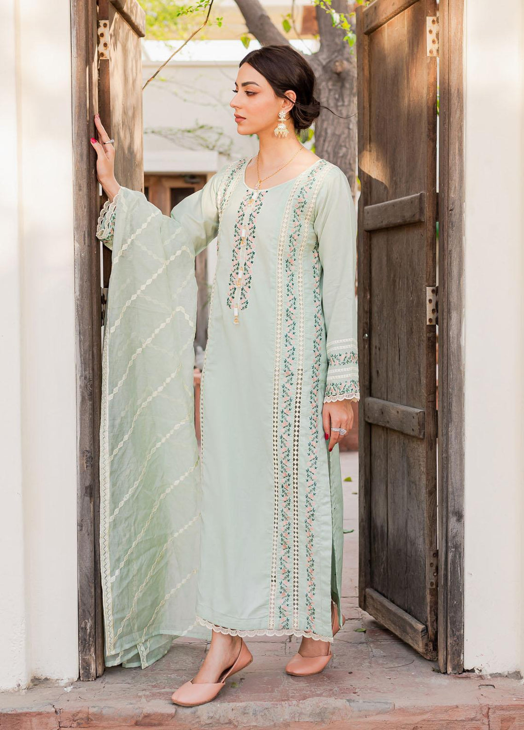 Naayas Embroidered Lawn Suits Unstitched 3 Piece NA23SL Debbagh mint - Summer Collection