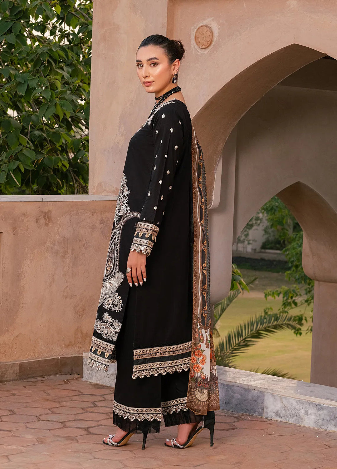 Naayas Pret Embroidered Lawn 3 Piece Suit Gloria