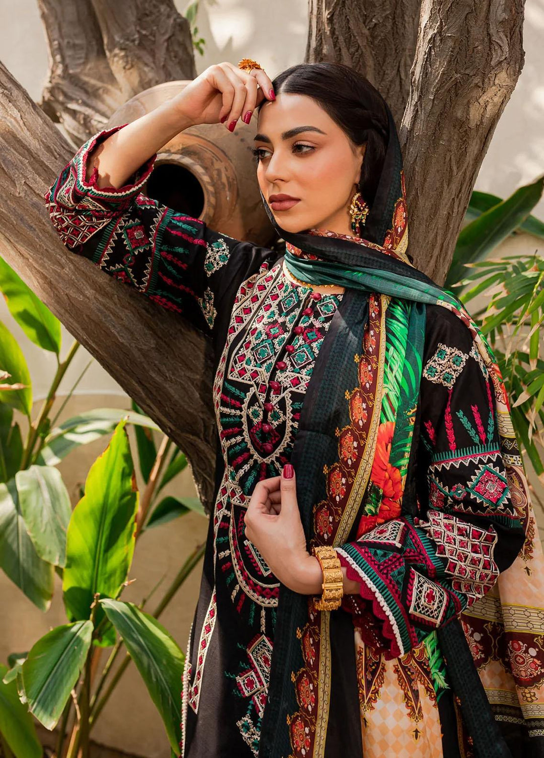 Naayas Embroidered Lawn Suits Unstitched 3 Piece NS23E Lahe - Eid Collection
