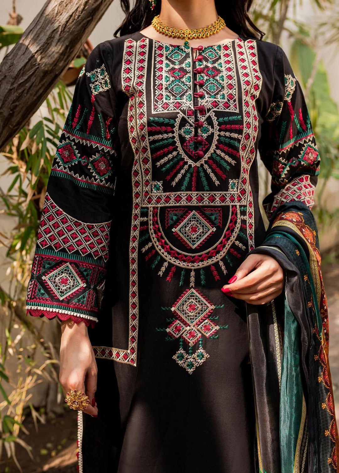 Naayas Embroidered Lawn Suits Unstitched 3 Piece NS23E Lahe - Eid Collection