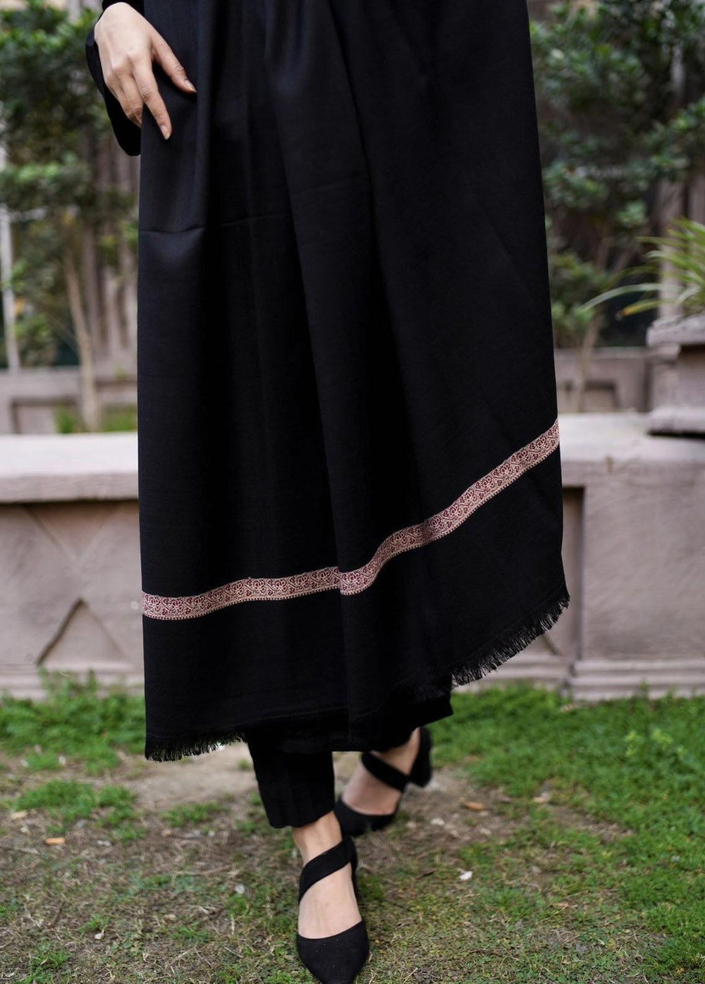 Naaz Couture    Black Pure Pashmina Wool Border - Women Shawls