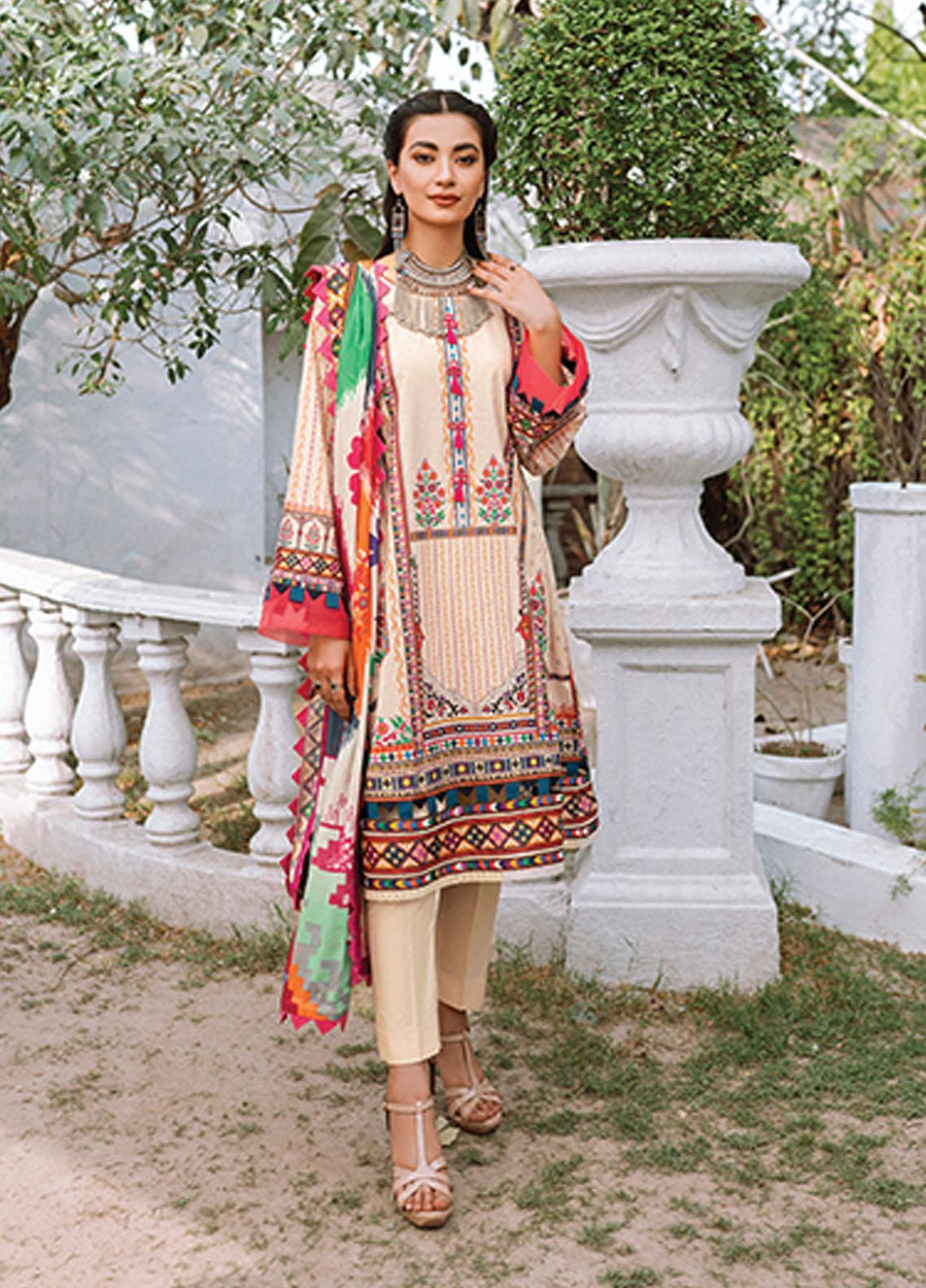 Noor Rani by Daud Abbas Printed Lawn Suits Unstitched 3 Piece DA22NR ...