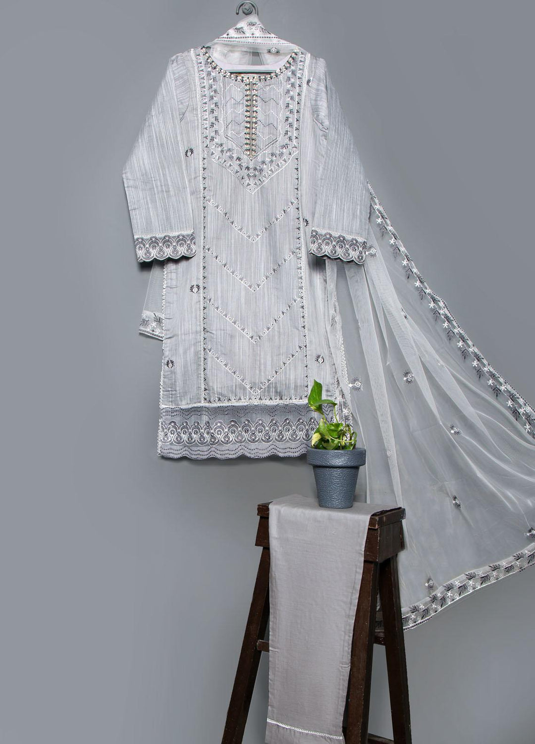 Noorangi Festive Pret  Cotton 3 Piece Suit NR22GLB Raina