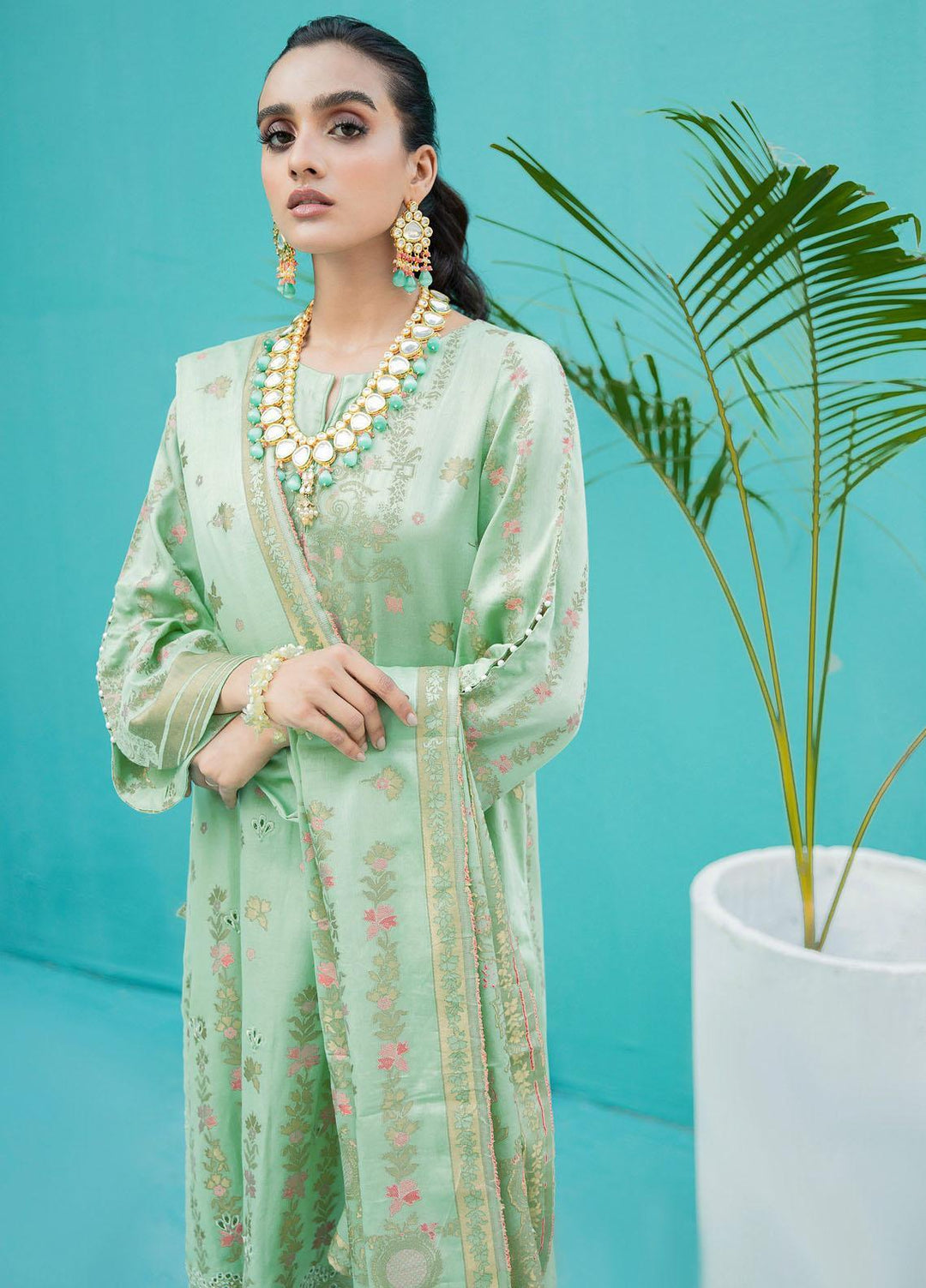 Nureh Luxury Pret Embroidered Lawn 3 Piece Suit NP-98