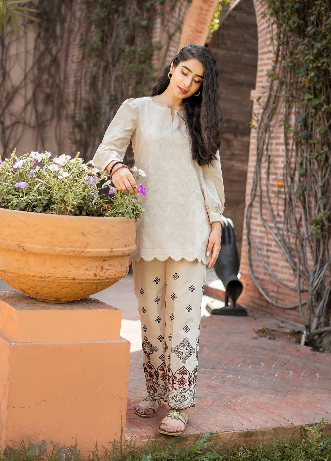 Parishay Casual Pret  Lawn 2 Piece Suit PRS22SP Winter White