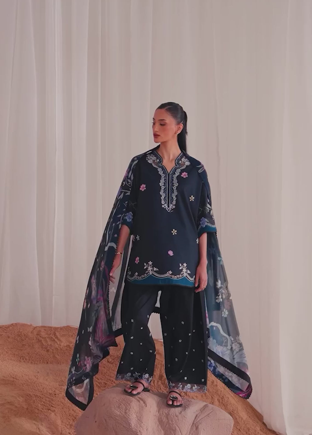 Nysa by Seran Unstitched Embroidered Cambric 3 Piece Suit SN26UNC Zielle D-06 - Winter Collection