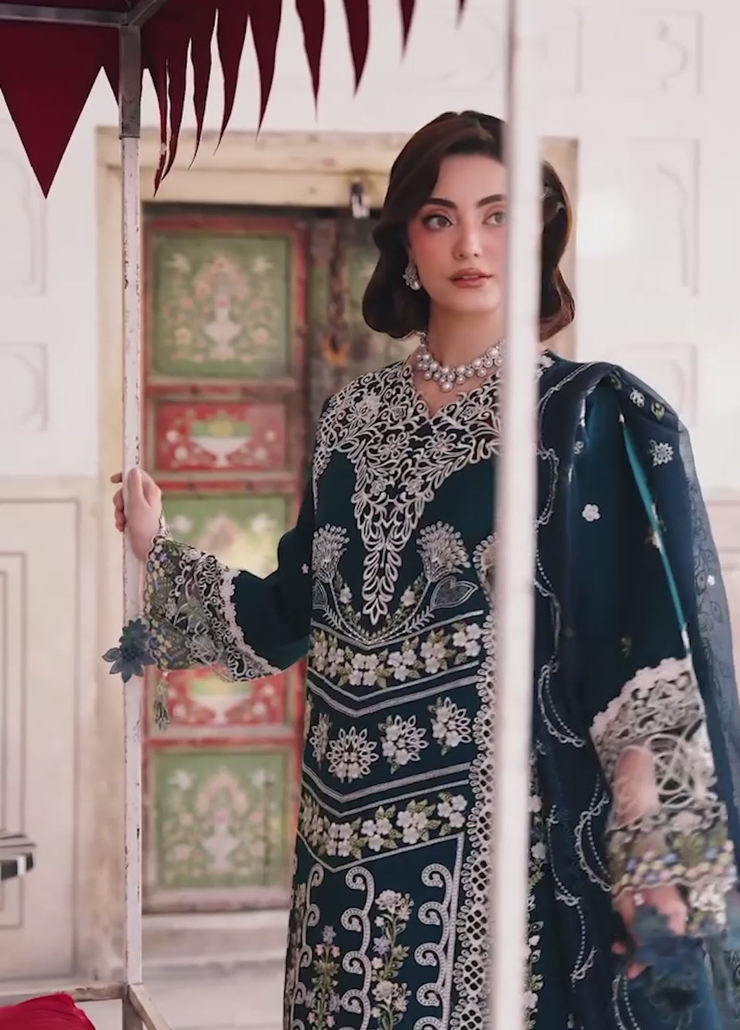 Nilofer by Mahnur Unstitched Embroidered Luxury Lawn 3 Piece Suit MN26ULN N-13 - Summer Collection