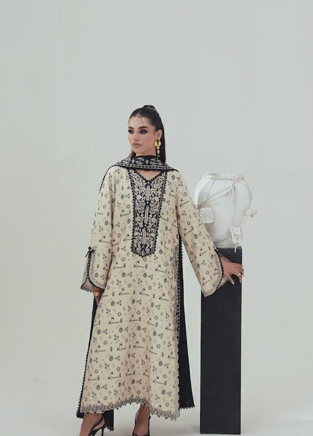Q prints by Qalamkar Unstitched Embroidered Slub Linen 3 Piece Suit QLK26ULQ Mehru QPW-10A - Winter Collection