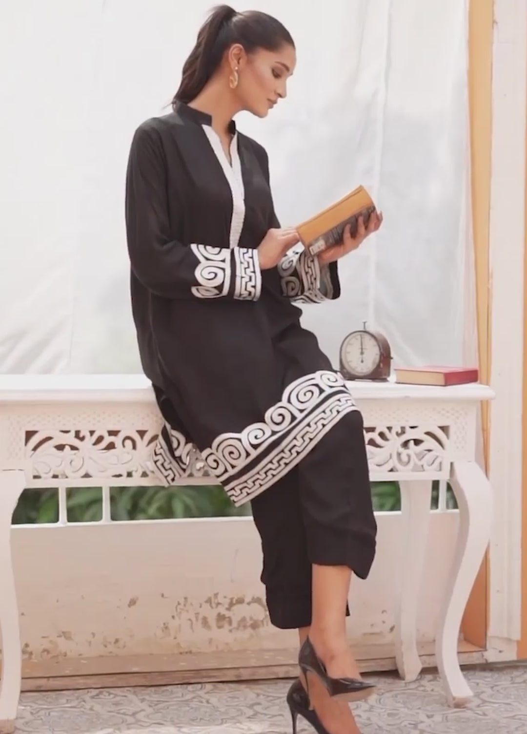 Anayra Amal Pret Embroidered Korean Silk 2 Piece Suit Simt