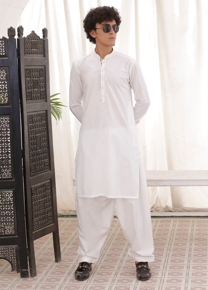 Modern Edge Republic Mens RTW Solids Wash N Wear 2 Piece Suit White ER 791 Festive Collection