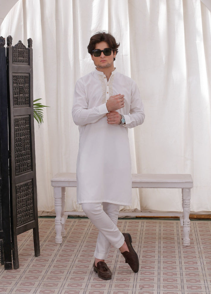 Modern Edge Republic Mens RTW Solids Wash N Wear 2 Piece Suit White CK 757 Festive Collection