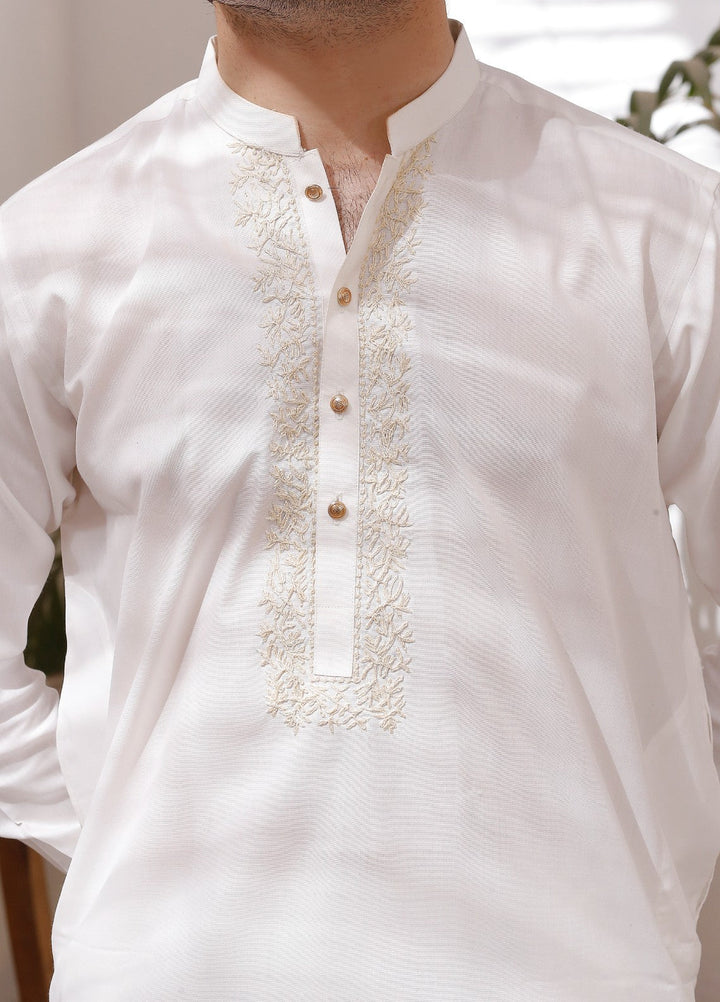 Modern Edge Republic Mens RTW Solids Wash N Wear 2 Piece Suit White CK 757 Festive Collection