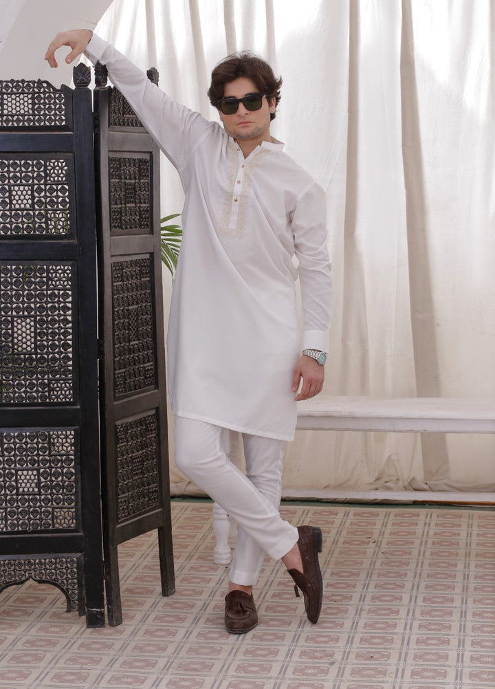 Modern Edge Republic Mens RTW Solids Wash N Wear 2 Piece Suit White CK 757 Festive Collection