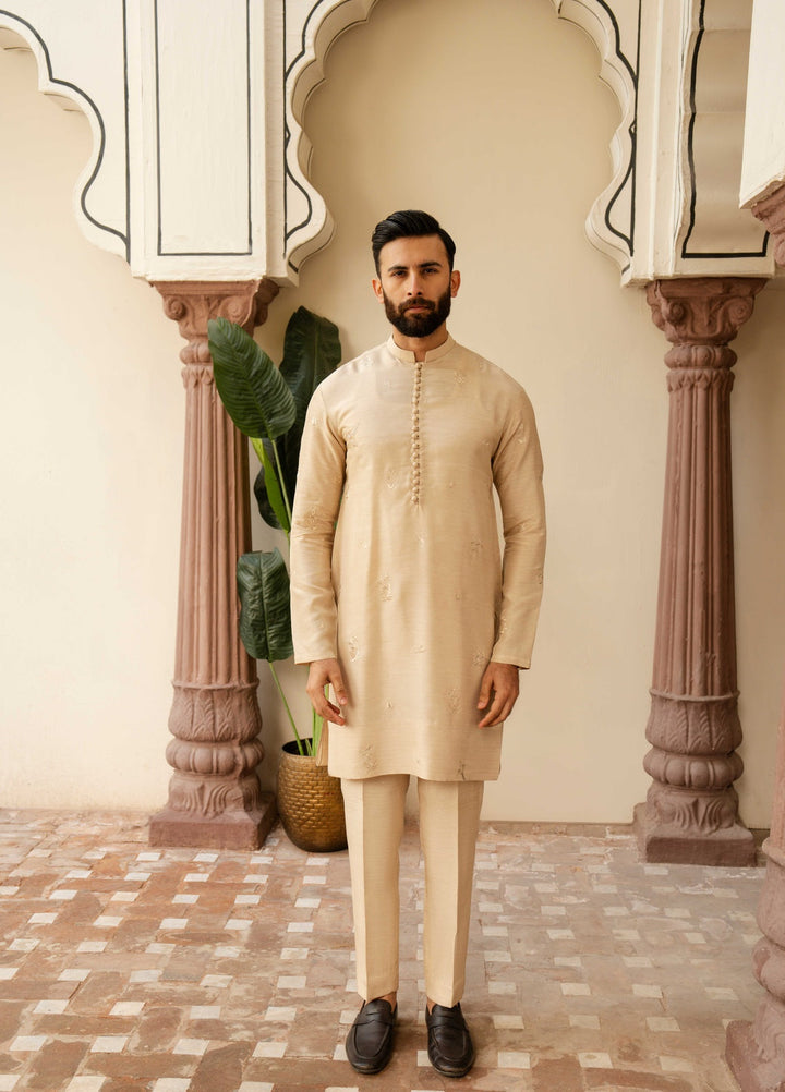 Dildaar by Hamna Ehtasham Mens RTW Embroidered Korean Silk 3 Piece Suit Fiaz Prince coat Festive Collection