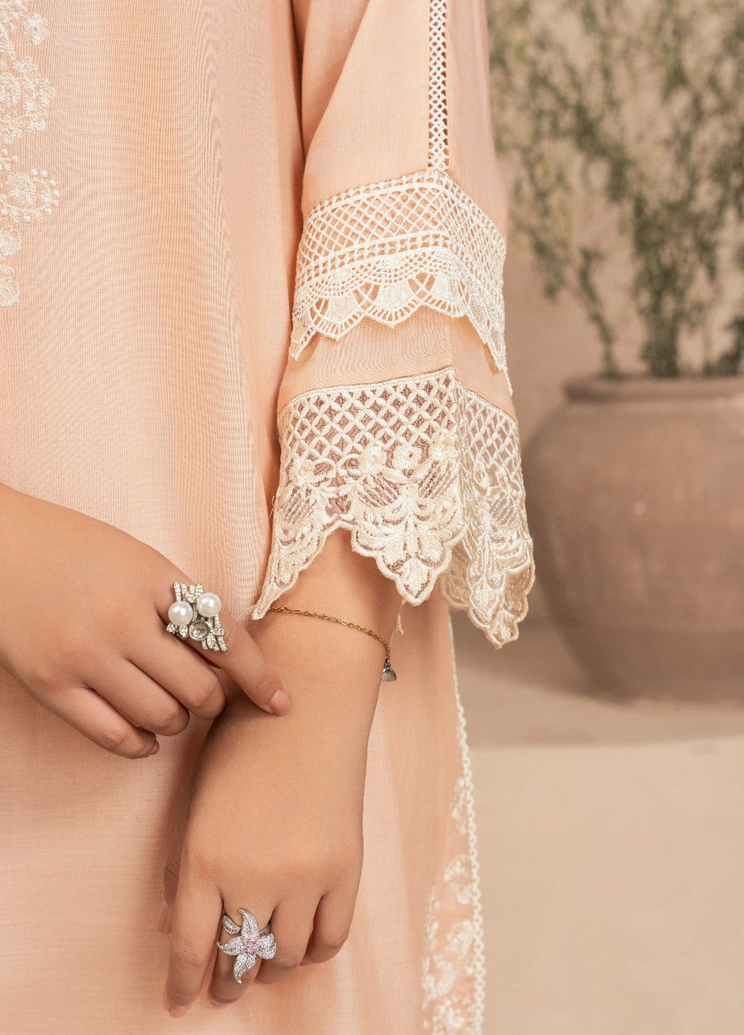 Haniya Mahnoor Pret Embroidered Lawn 3 Piece Suit Blush