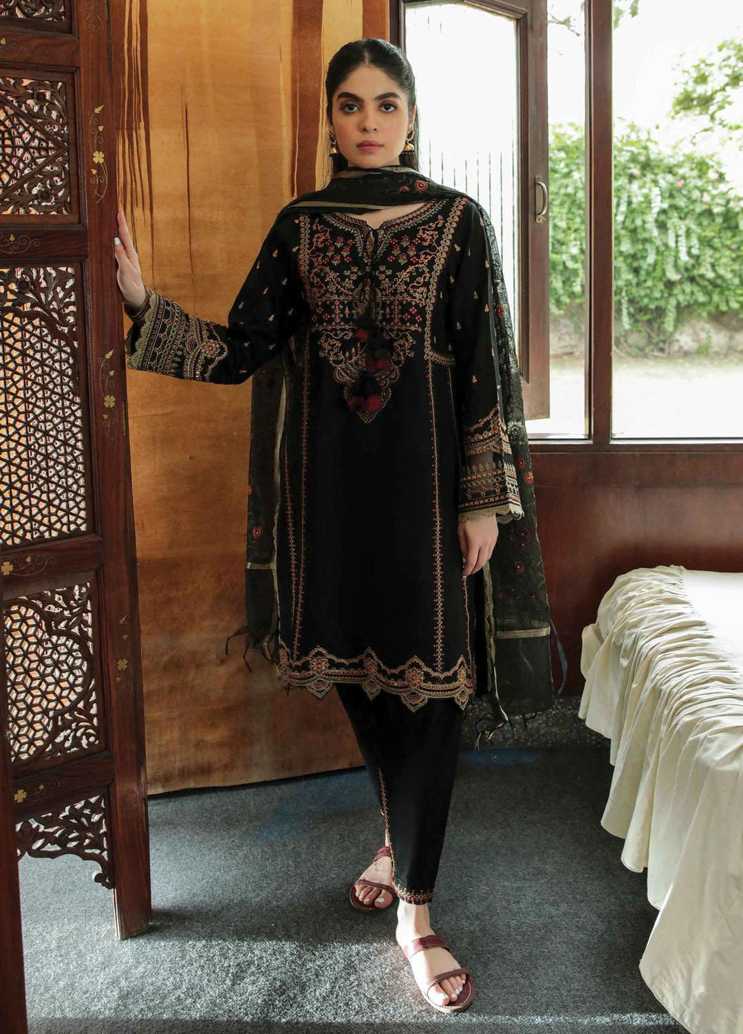 Dastak By Qalamkar Embroidered Lawn Suits Unstitched 3 Piece QLM22QD AQ 01 Zareen - Summer Collection