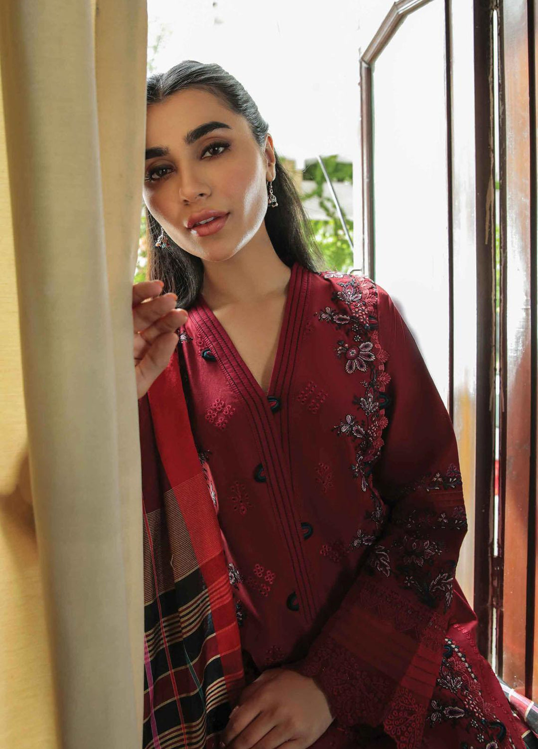 Dastak By Qalamkar Embroidered Lawn Suits Unstitched 3 Piece QLM22QD AQ 07 Maya - Summer Collection