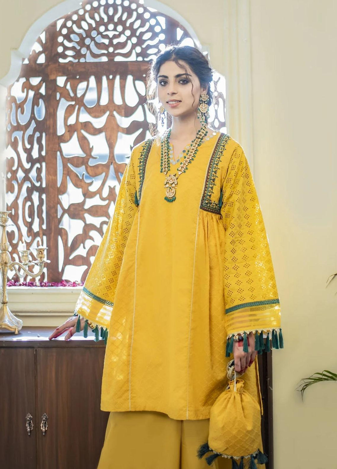 Nuriyaa Luxury Pret Embroidered Chikankari 2 Piece NR21RY Paigham-e-Ishq