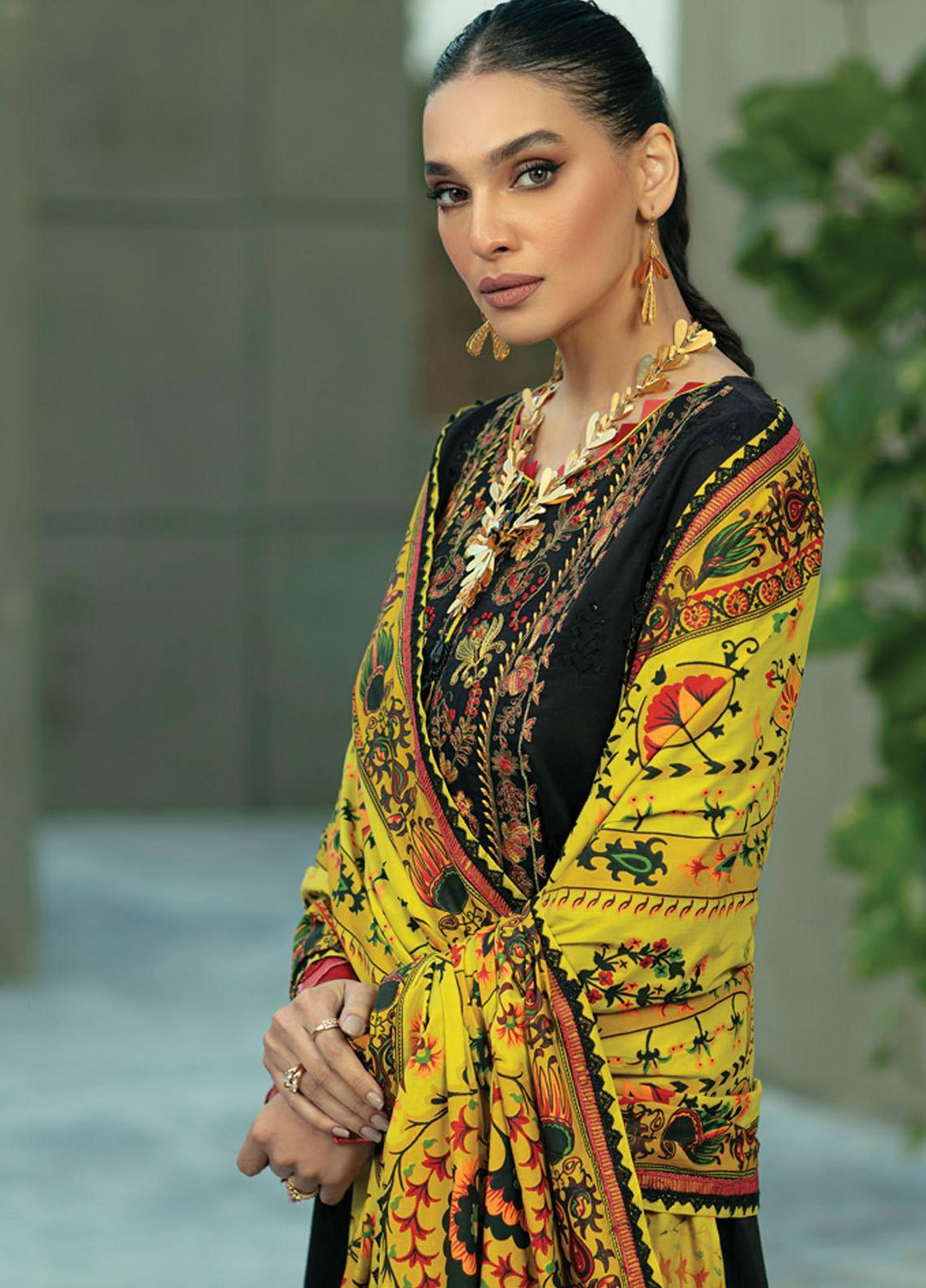 Raaya by Rang Rasiya Embroidered Lawn Suits Unstitched 3 Piece RY22CL D-07 EBONY - Summer Collection