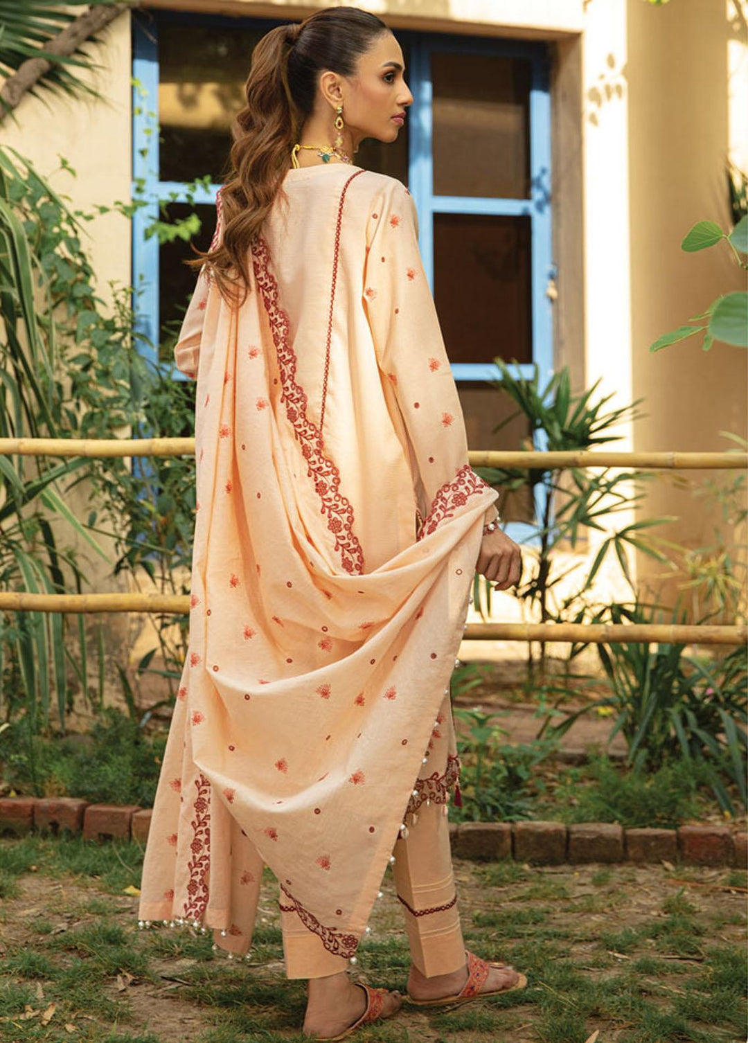 Raaya by Rang Rasiya Embroidered Lawn Suits Unstitched 3 Piece RRR22E D-7 Creme Bouquet - Eid Collection