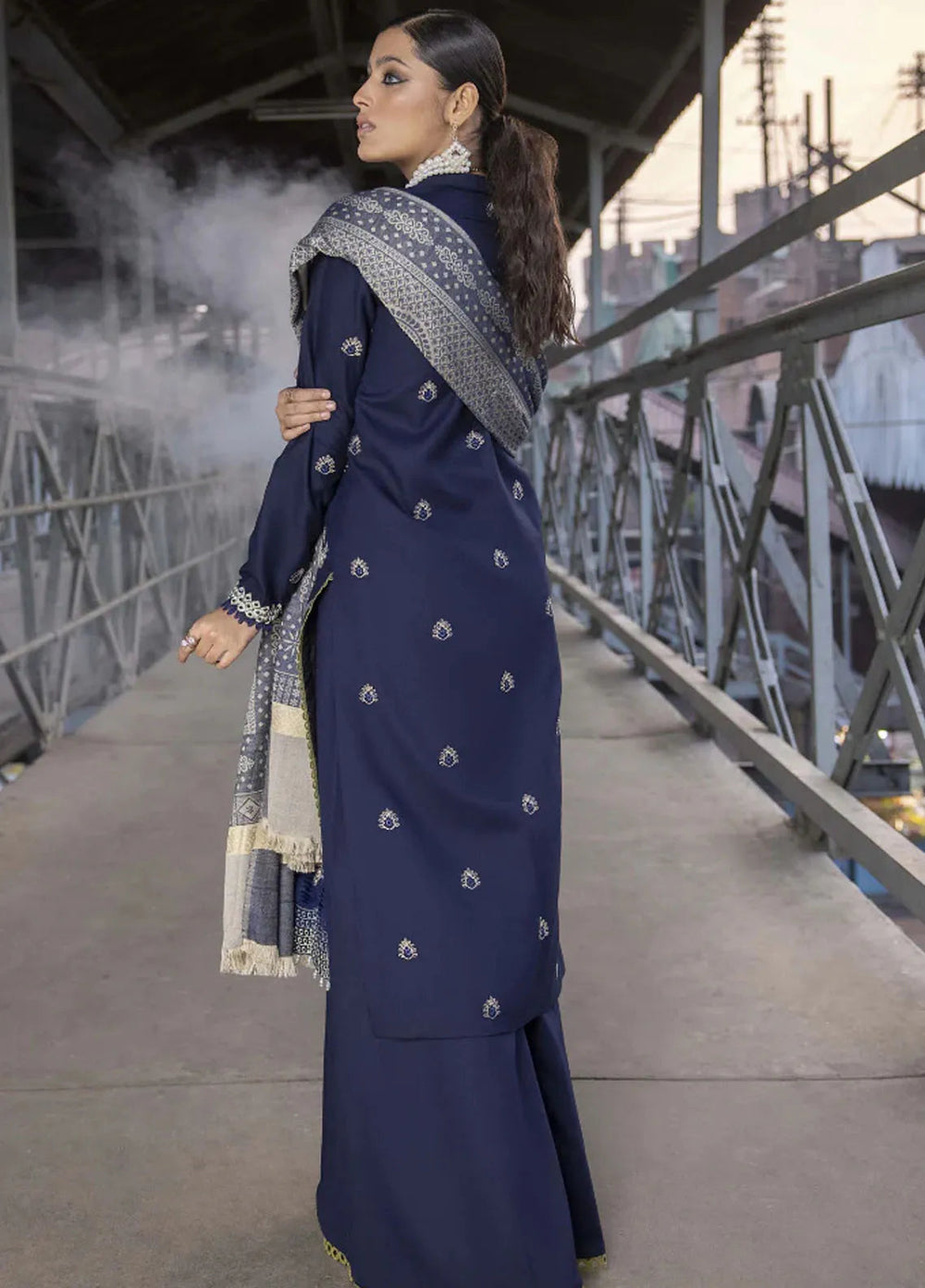 Rahgeer by Humdum Embroidered Wool Suit Unstitched 3 Piece D-05 - Winter Collection