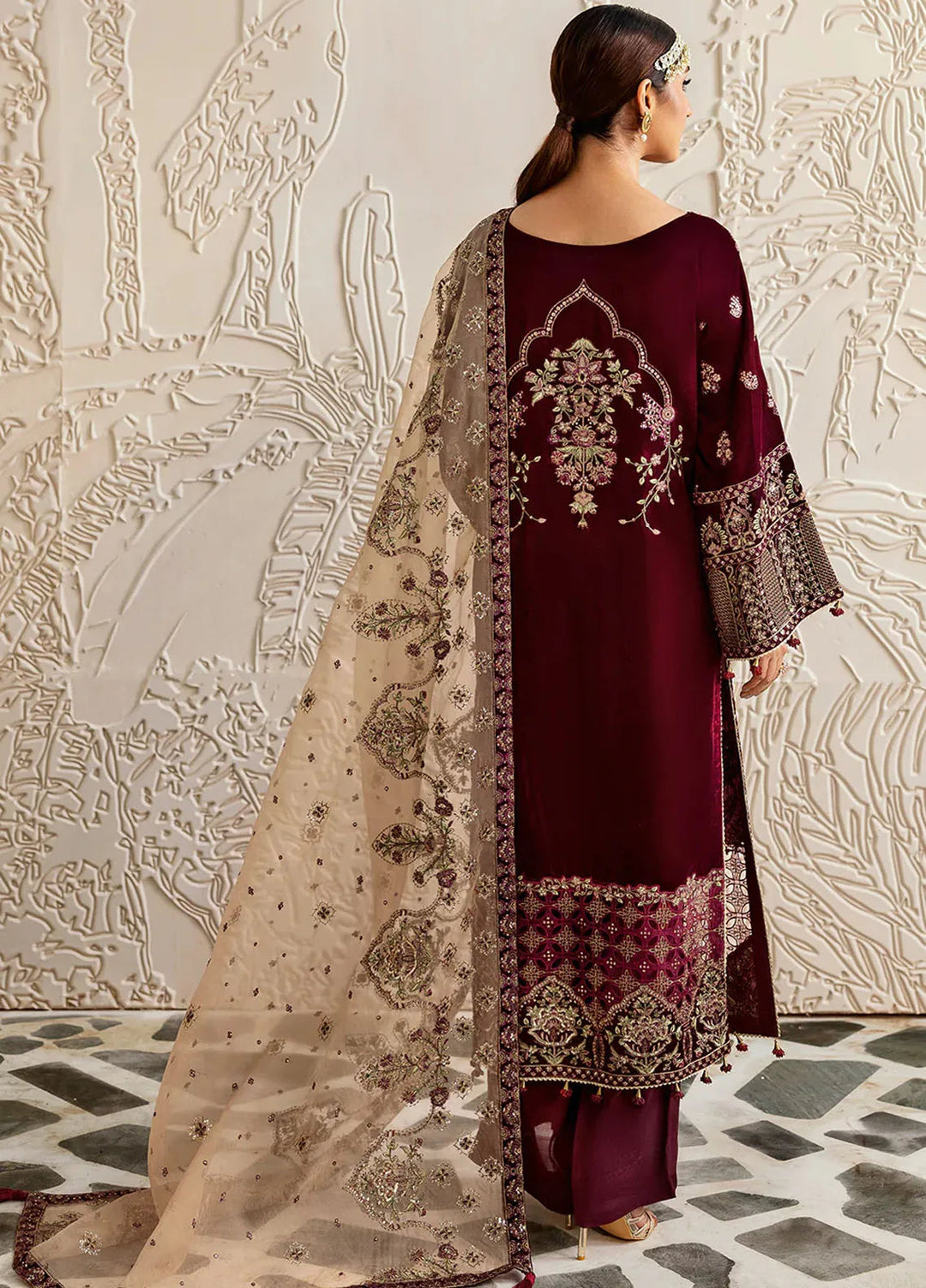 Ramsha Embroidered Velvet Suit Unstitched 3 Piece RSH24VL V-601 - Luxury Collection