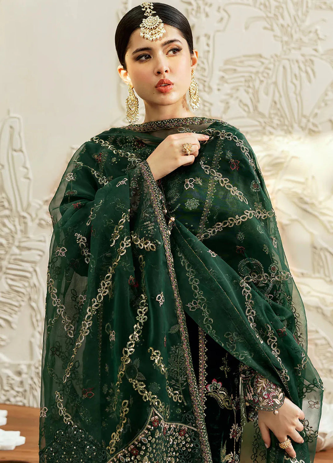 Ramsha Embroidered Velvet Suit Unstitched 3 Piece RSH24VL V-607 - Luxury Collection