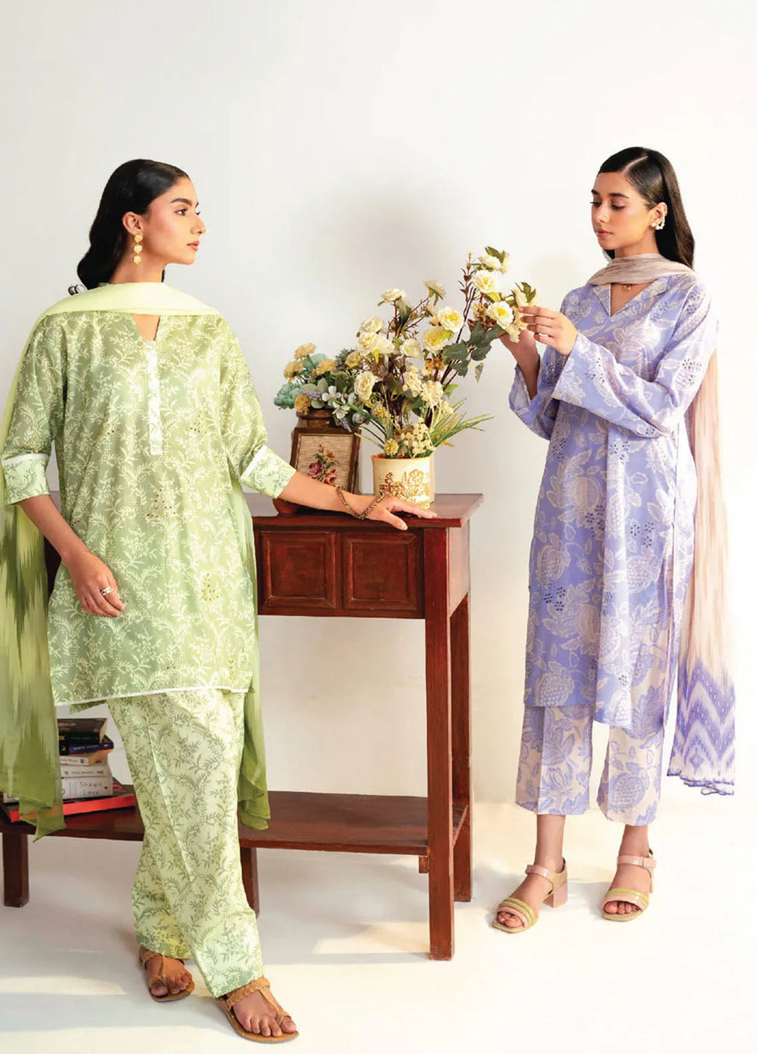 Rang e Bahar by Humdum Embroidered Lawn Suits Unstitched 3 Piece HD25RB D-08 - Summer Collection