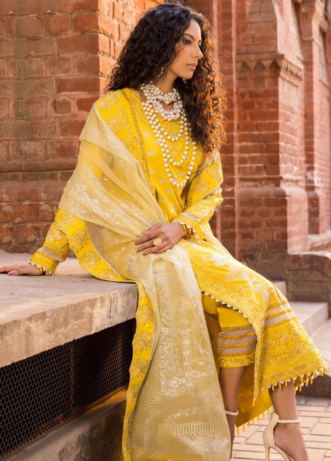 Rang Munch By Maryum N Maria Embroidered Lawn Suits Unstitched 3 Piece MNM23RM MLFD-080 Daisy Daze - Luxury Summer Collection