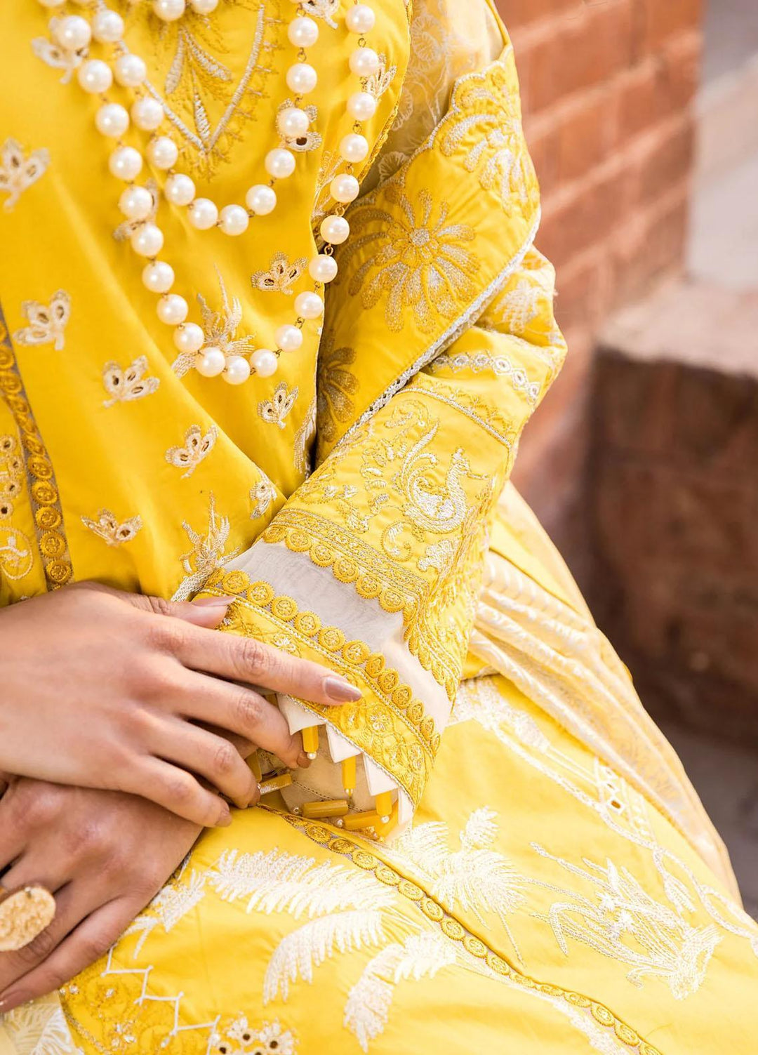 Rang Munch By Maryum N Maria Embroidered Lawn Suits Unstitched 3 Piece MNM23RM MLFD-080 Daisy Daze - Luxury Summer Collection