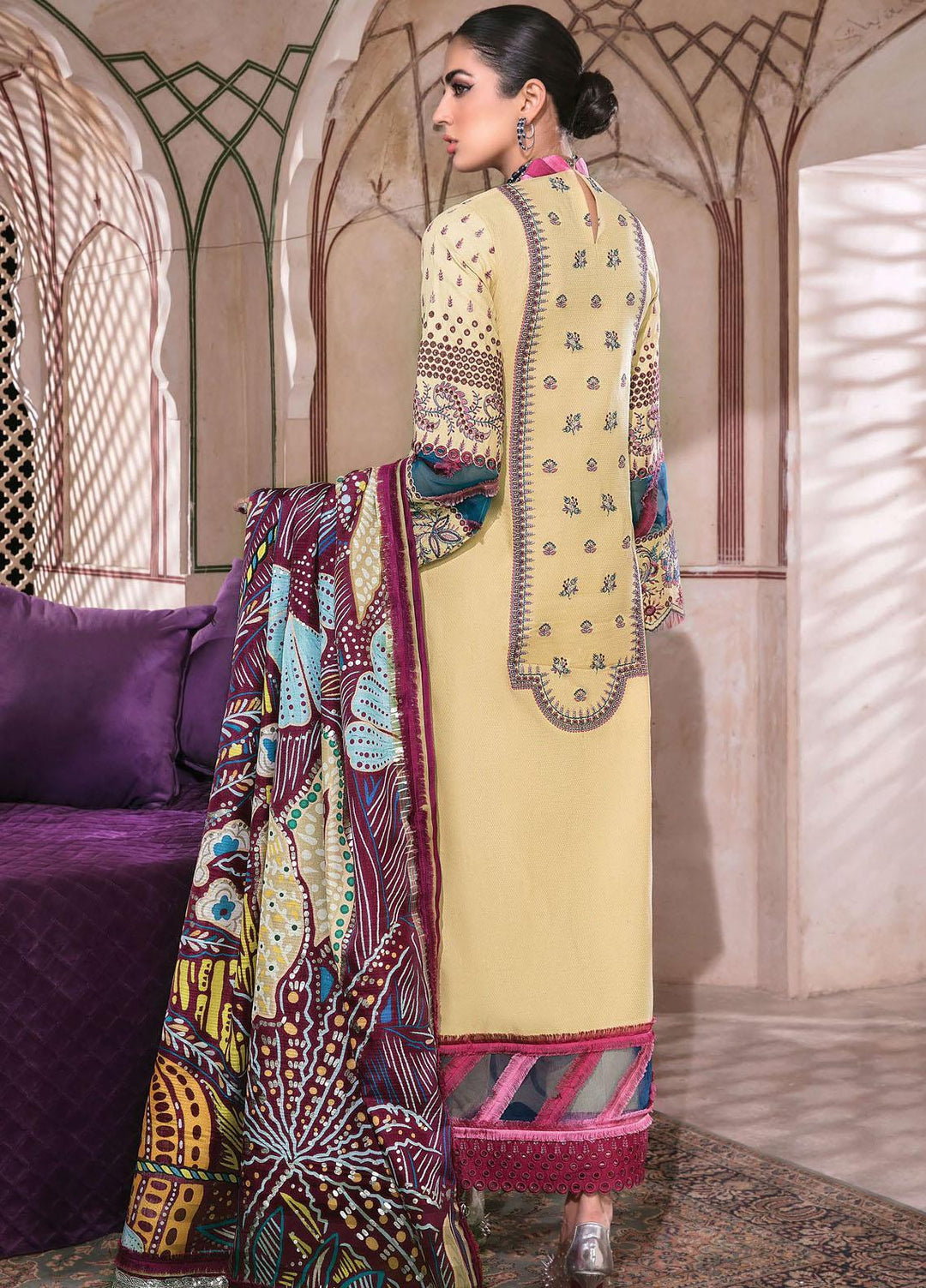 Mishri Si Yaadein By Rang Rasiya Embroidered Lawn Suits Unstitched 3 Piece RR22MY Iznik 1B - Premium Collection
