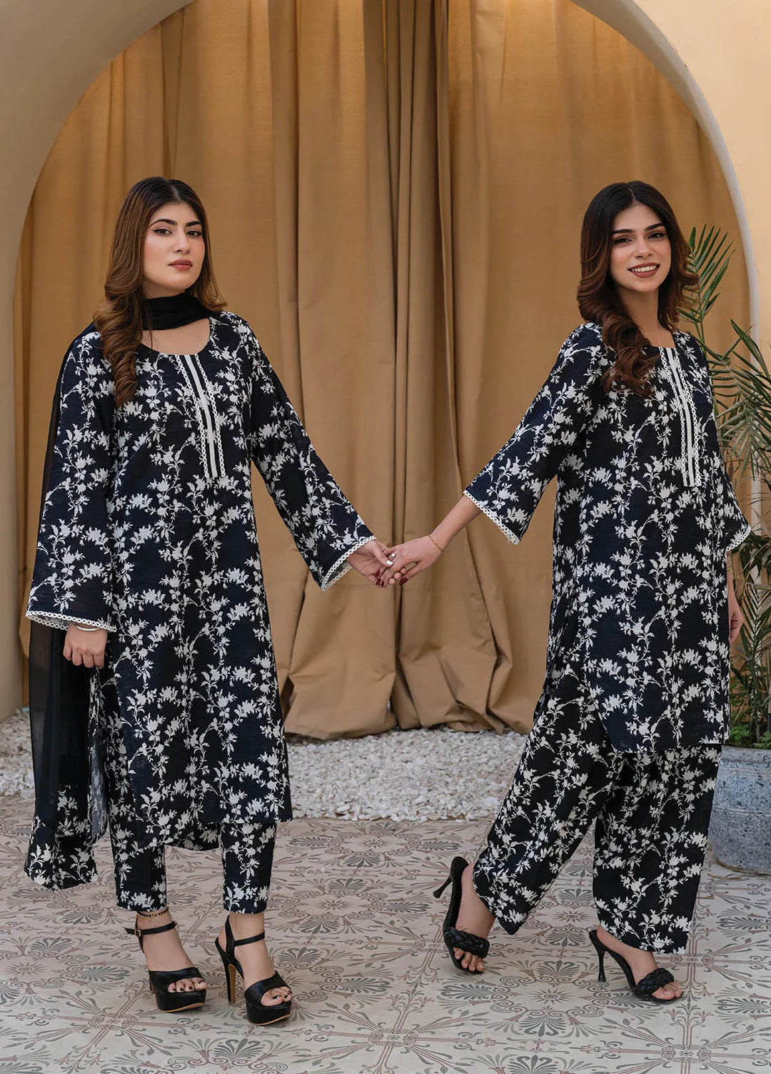 Rangeen Pret Printed Khaddar 2 Piece Suit Black Orchid