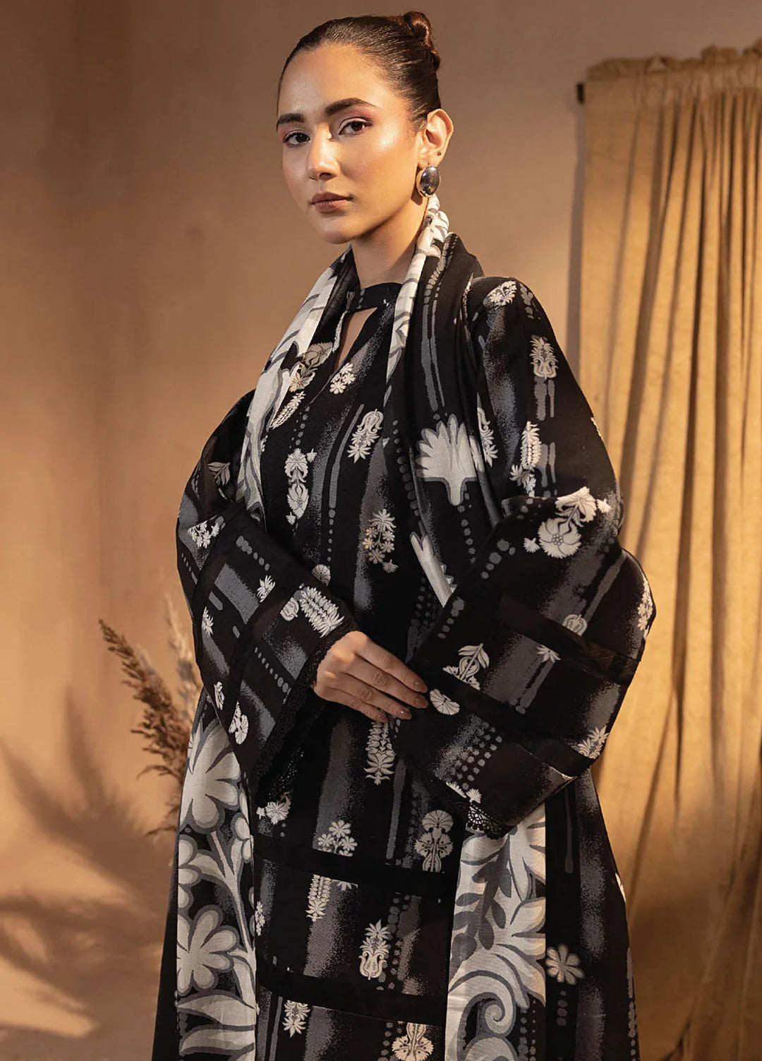 Raya by Humdum Printed Khaddar Suits Unstitched 3 Piece HD24RU D-03 - Winter Collection