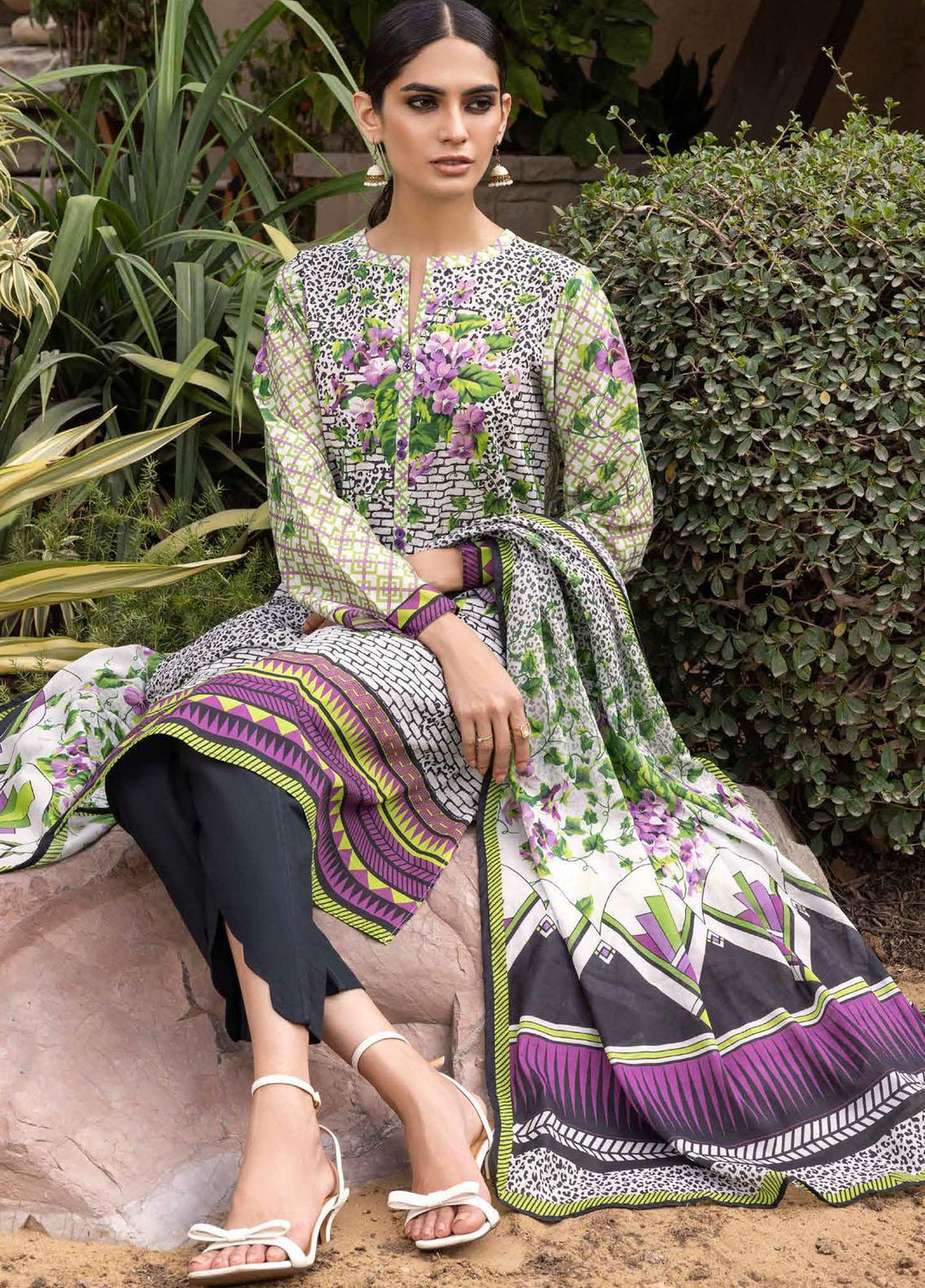 Regalia By Gul Ahmed Printed Lawn Suits Unstitched 3 Piece GA22RL RG-32005 B - Summer Collection