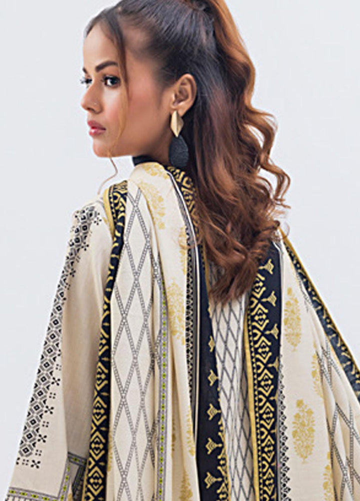 Regalia By Gul Ahmed Printed Khadddar Suits Unstitched 3 Piece GA23RG WR-32014 - Winter Collection