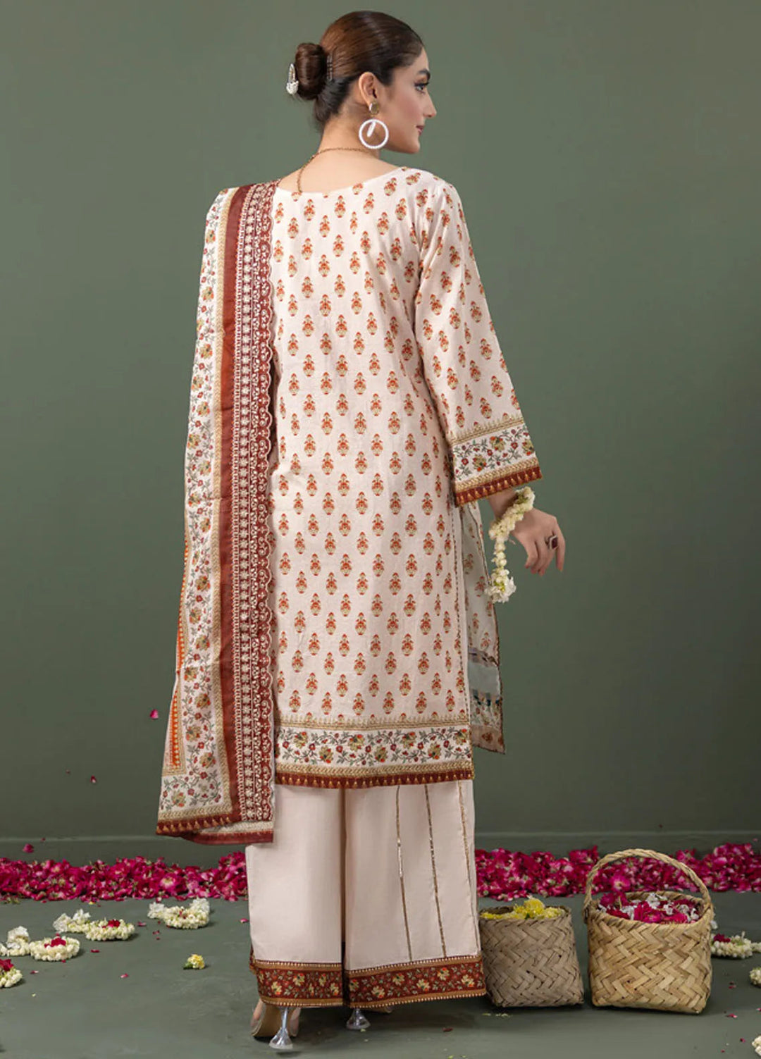Regalia Textiles Embroidered Lawn Suit Unstitched 3 Piece RGT24C D-04 - Festive Collection