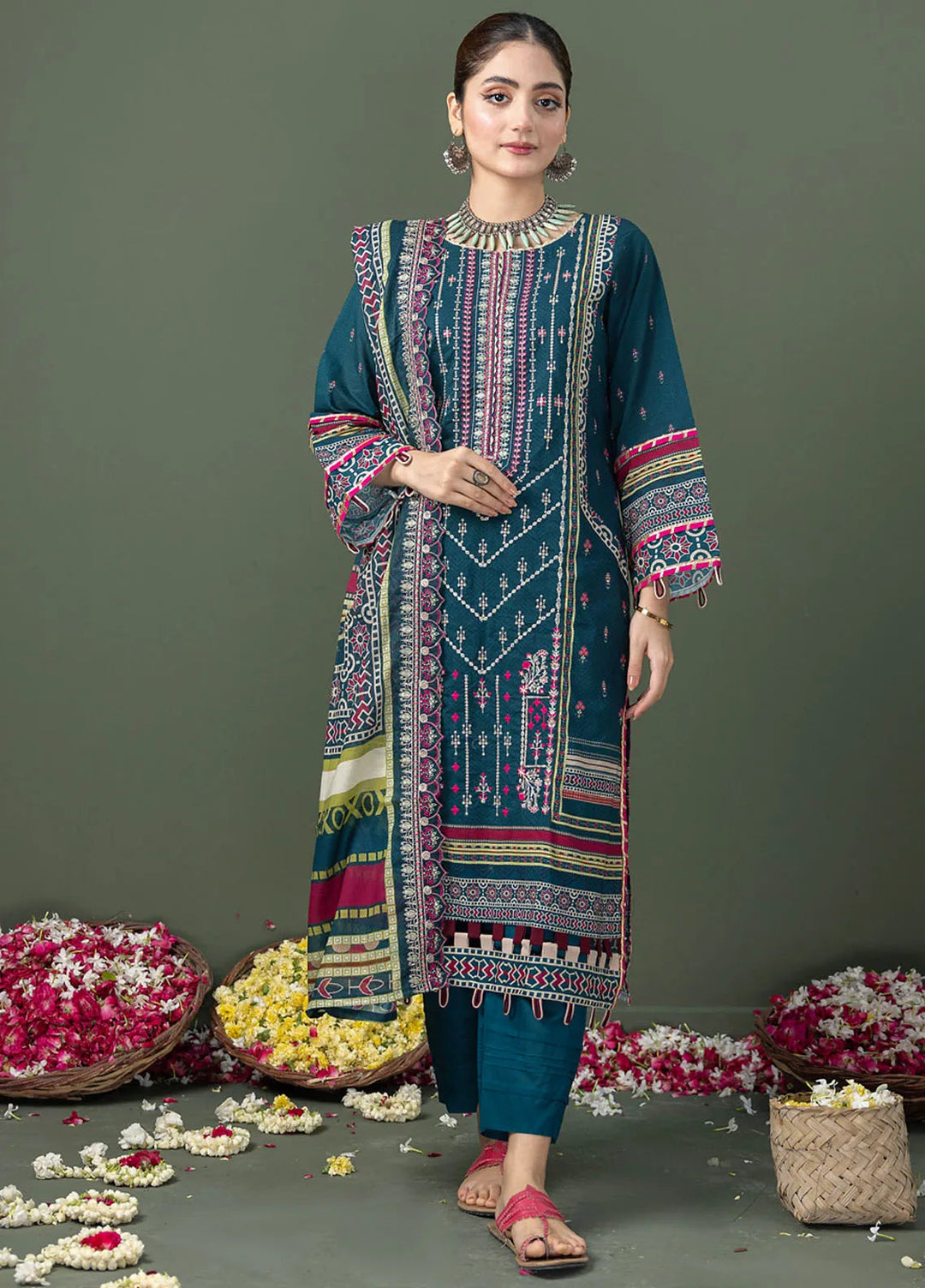 Regalia Textiles Embroidered Lawn Suit Unstitched 3 Piece RGT24C D-05 - Festive Collection