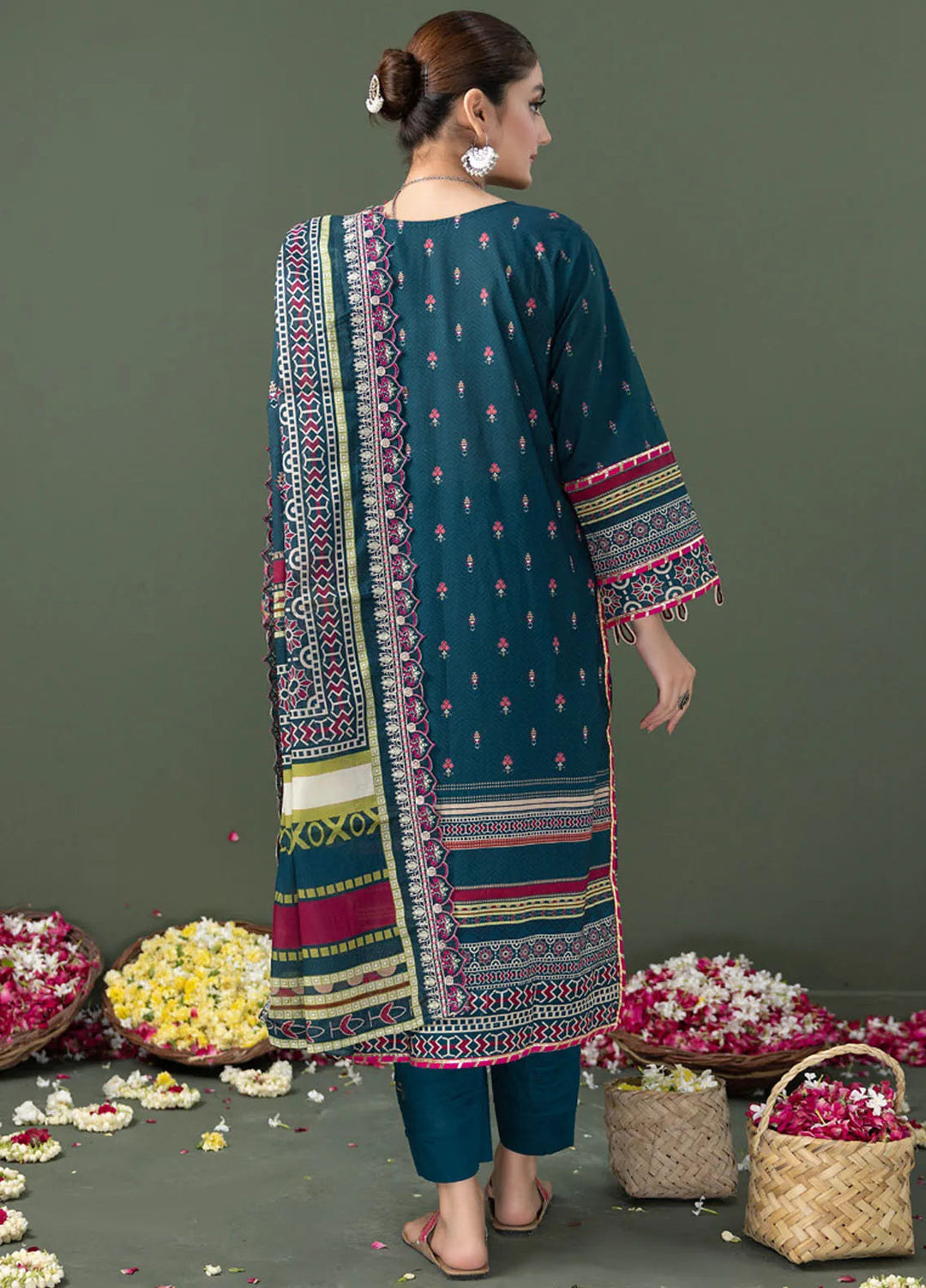 Regalia Textiles Embroidered Lawn Suit Unstitched 3 Piece RGT24C D-05 - Festive Collection