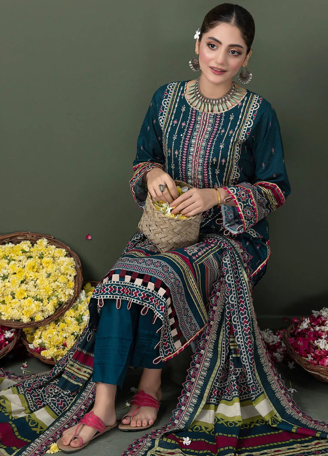 Regalia Textiles Embroidered Lawn Suit Unstitched 3 Piece RGT24C D-05 - Festive Collection