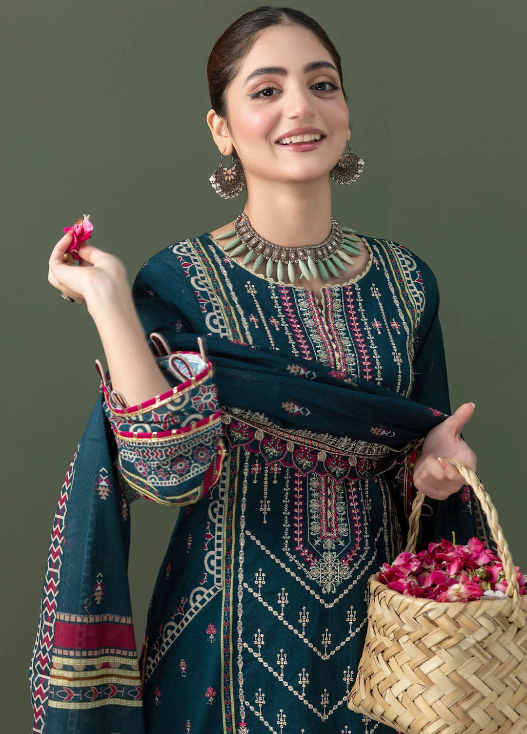 Regalia Textiles Embroidered Lawn Suit Unstitched 3 Piece RGT24C D-05 - Festive Collection