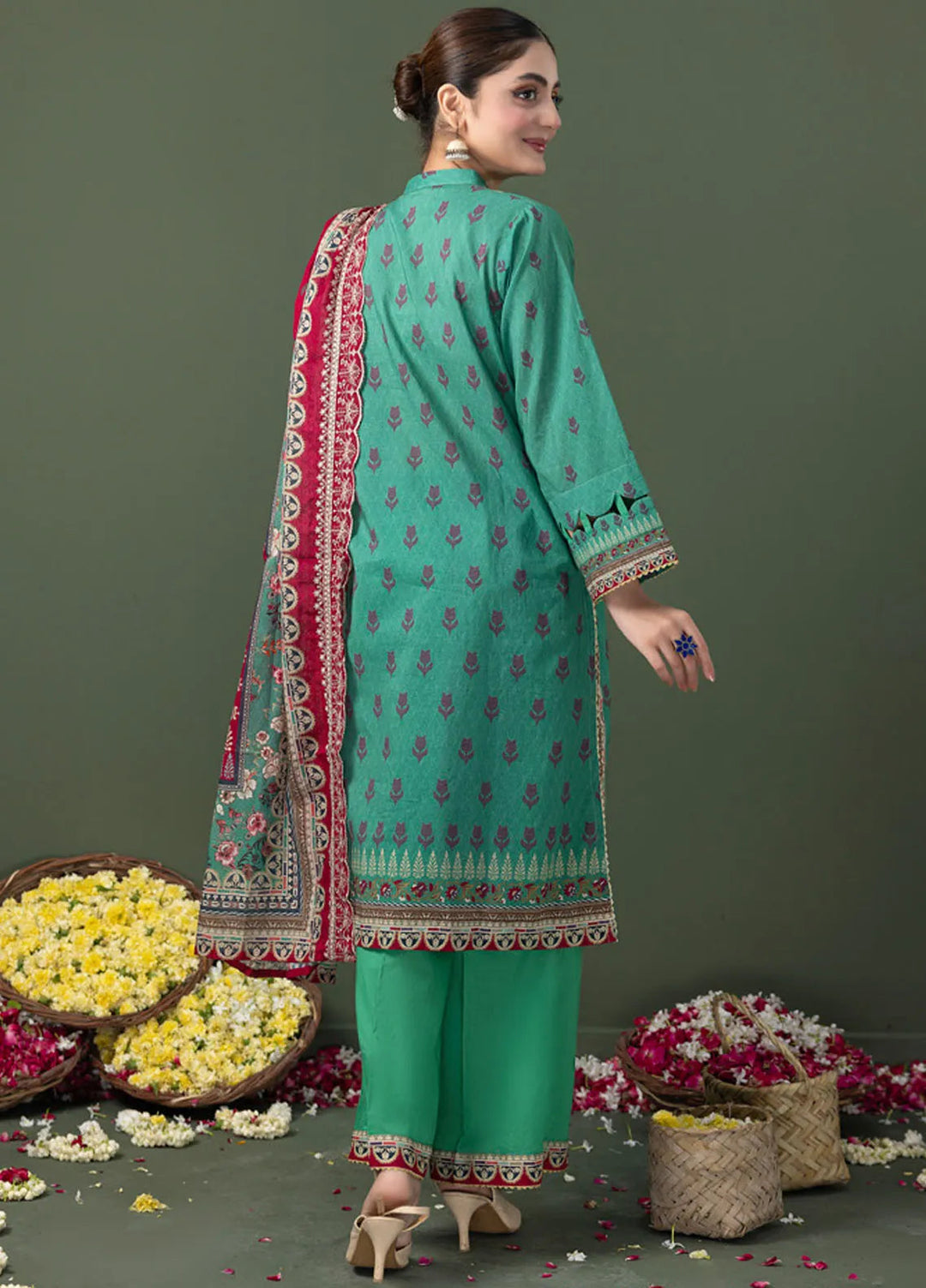 Regalia Textiles Embroidered Lawn Suit Unstitched 3 Piece RGT24C D-06 - Festive Collection