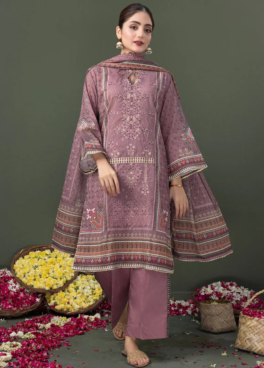 Regalia Textiles Embroidered Lawn Suit Unstitched 3 Piece RGT24C D-09 - Festive Collection