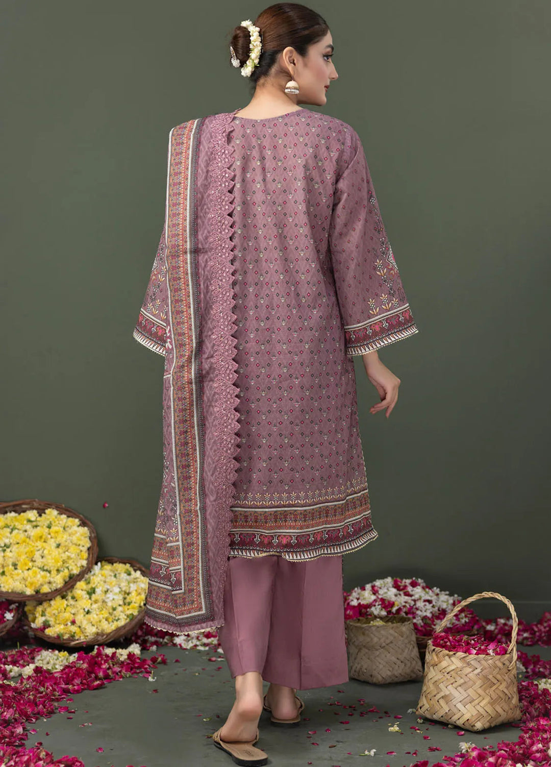 Regalia Textiles Embroidered Lawn Suit Unstitched 3 Piece RGT24C D-09 - Festive Collection