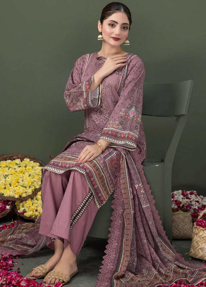 Regalia Textiles Embroidered Lawn Suit Unstitched 3 Piece RGT24C D-09 - Festive Collection